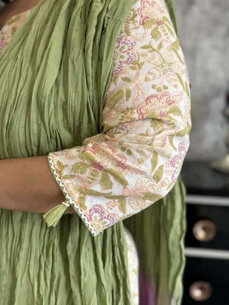 3pc GreenPink Print all over with ombre Dupatta 3.webp