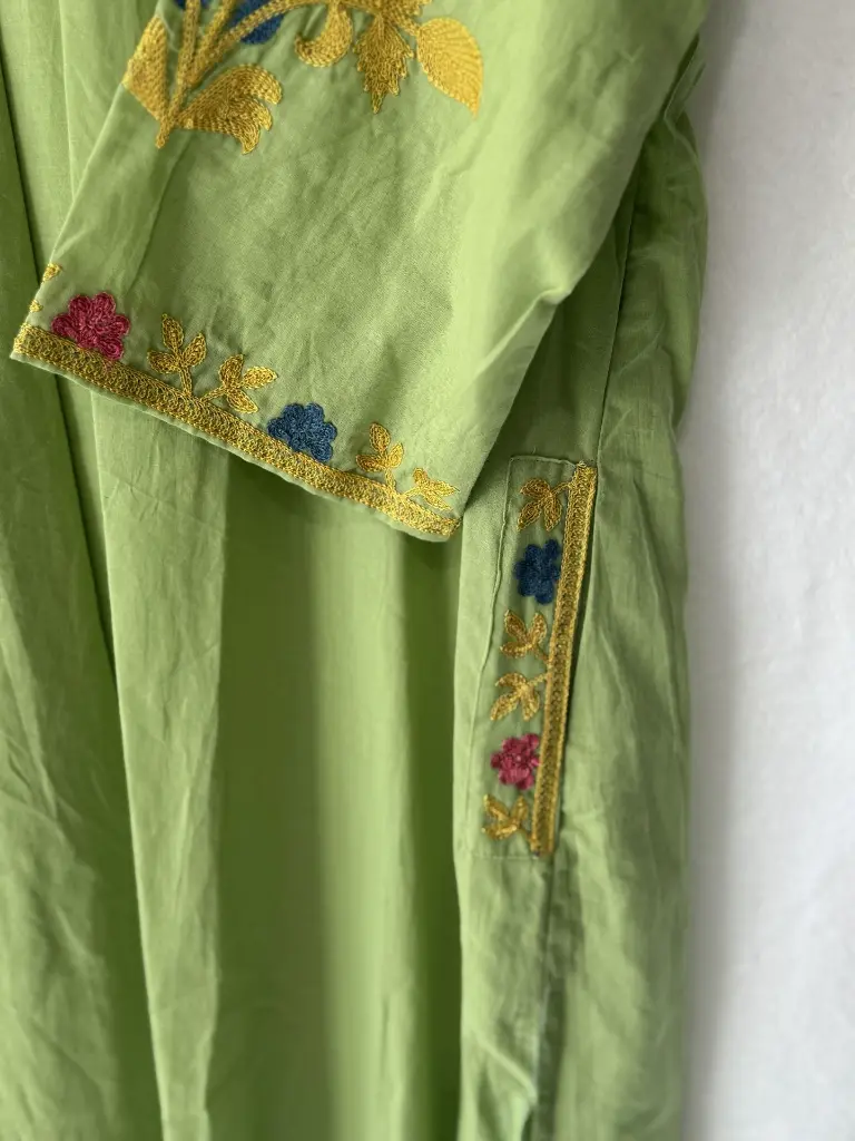 Green Sleeve with Machine Thread work Pure Cotton 7.webp