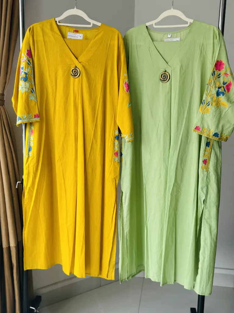 Green Sleeve with Machine Thread work Pure Cotton 3.webp