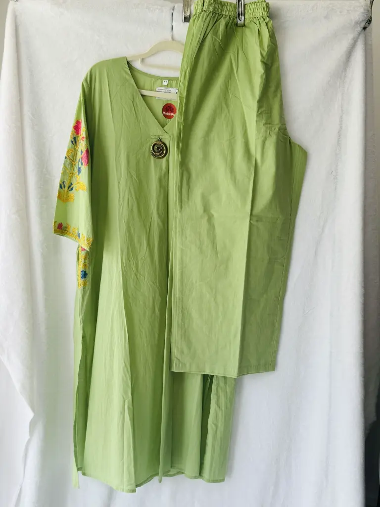 Green Sleeve with Machine Thread work Pure Cotton 9.webp