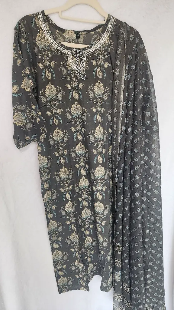 Gray Cotton Cotton Suit with flower design 5.webp