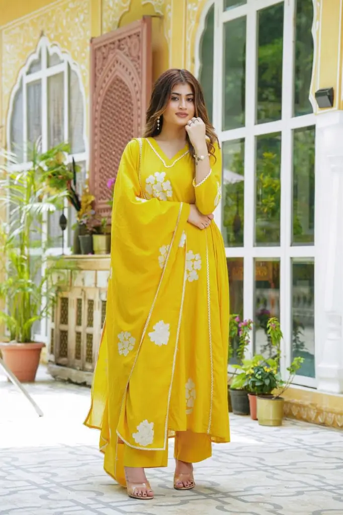YellowDigital machine Thread work design A- line Suit4.webp