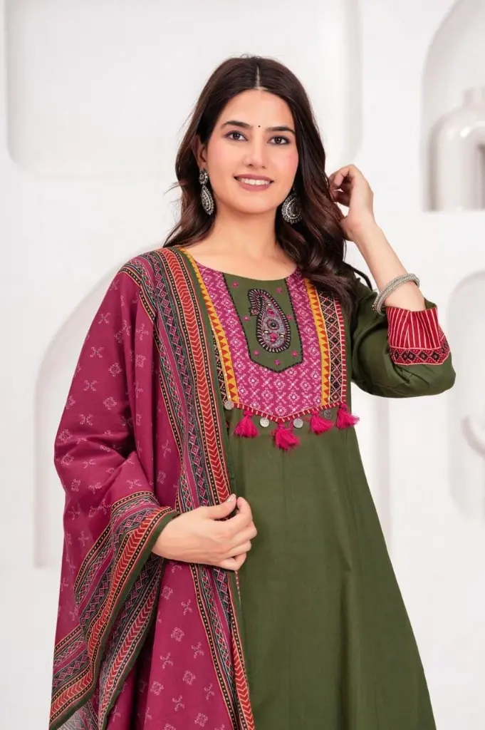 Mehendi Green 3pc with tassels on Yolk Pink Dupatta 3.webp