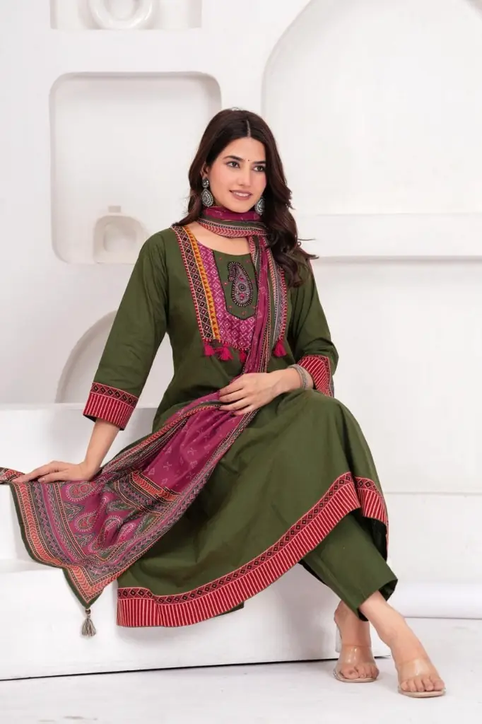 Mehendi Green 3pc with tassels on Yolk Pink Dupatta 5.webp