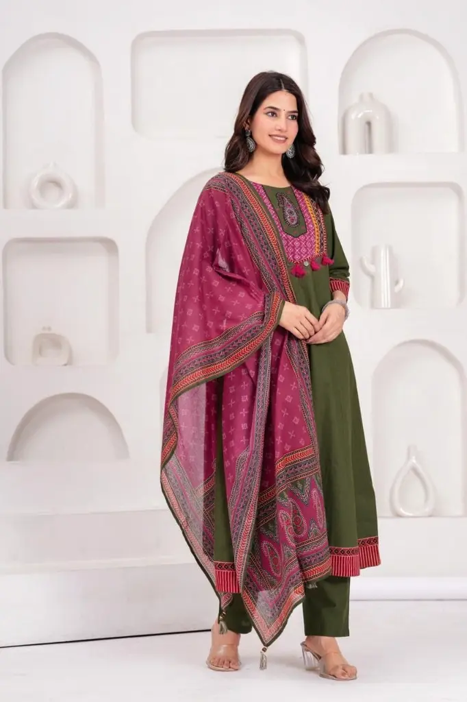 Mehendi Green 3pc with tassels on Yolk Pink Dupatta 2.webp