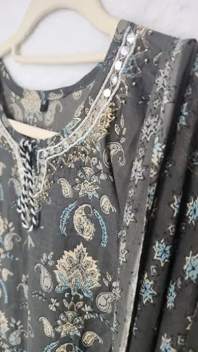 [SD_OSSU25136] Gray  | Cotton | Cotton Suit with flower design 